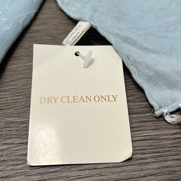 Mortada Women’s Icy Blue Shawl/Scarf - NWT - Picture 5 of 8